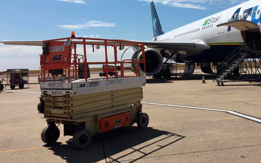 Trabalhos em altura são um dos maiores desafios no setor da construção civil e industrial. Conheça a plataforma tesoura da V-Mac Brasil.